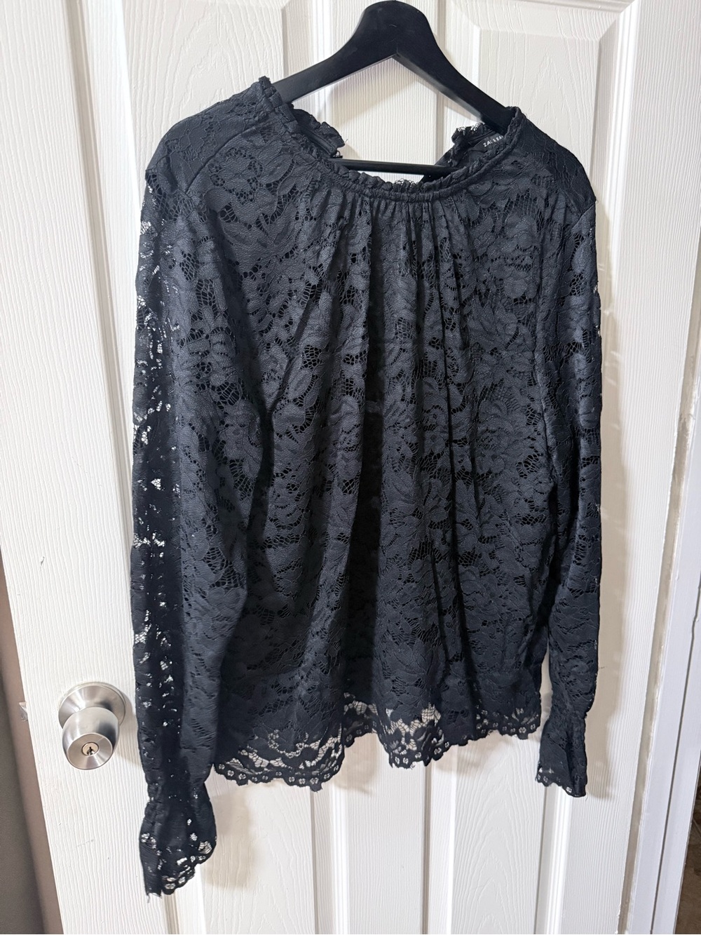 Women's Black Lace Long-Sleeve Blouse